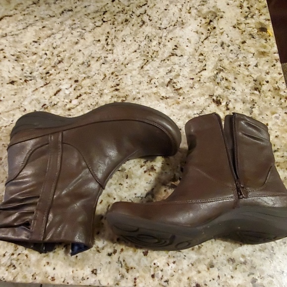 HUSH PUPPIES CHOCOLATE BOOTS SIZE 6N. LIGHT WEIGHT - Picture 2 of 8